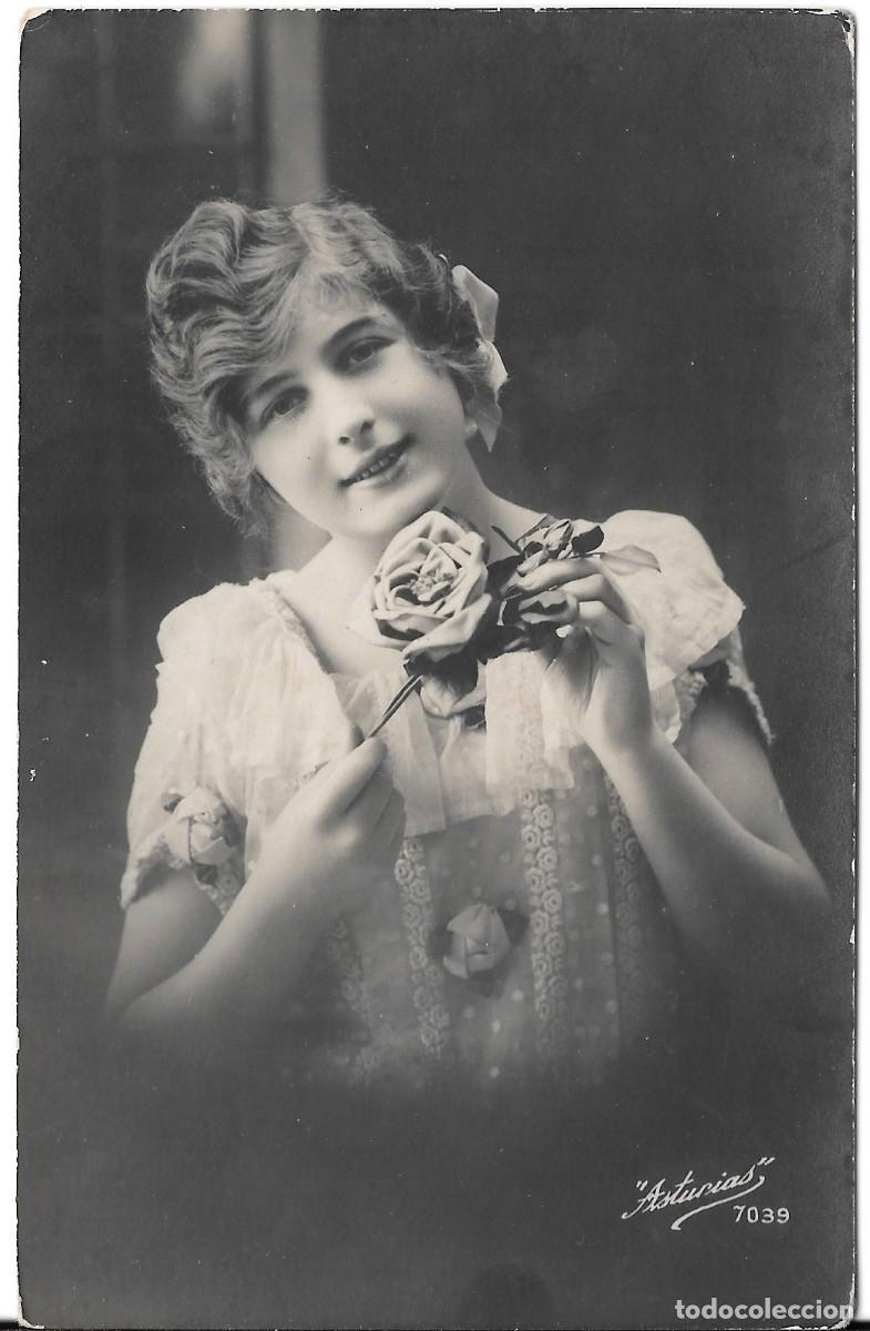 Postales: POSTAL CHICA CON ROSA - Foto 1
