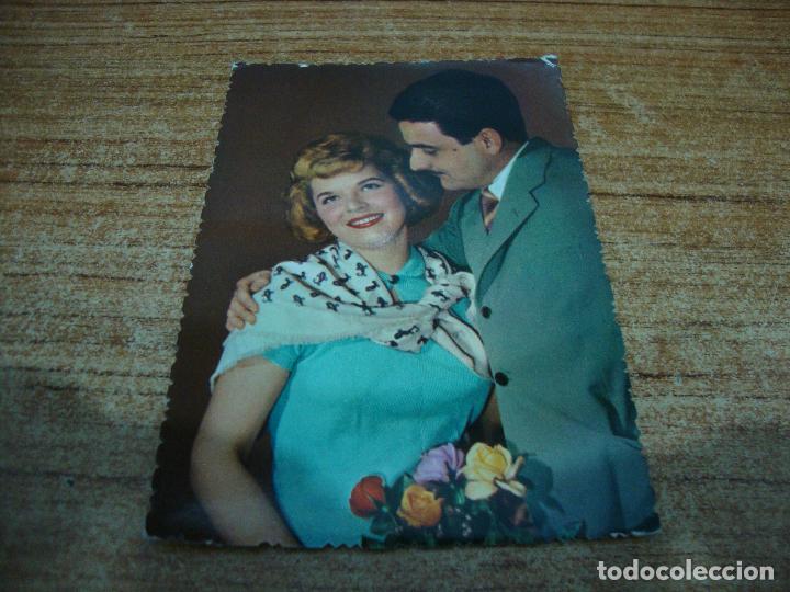 Postais: POSTAL PAREJA ENAMORADOS CON ROSAS NUEVA