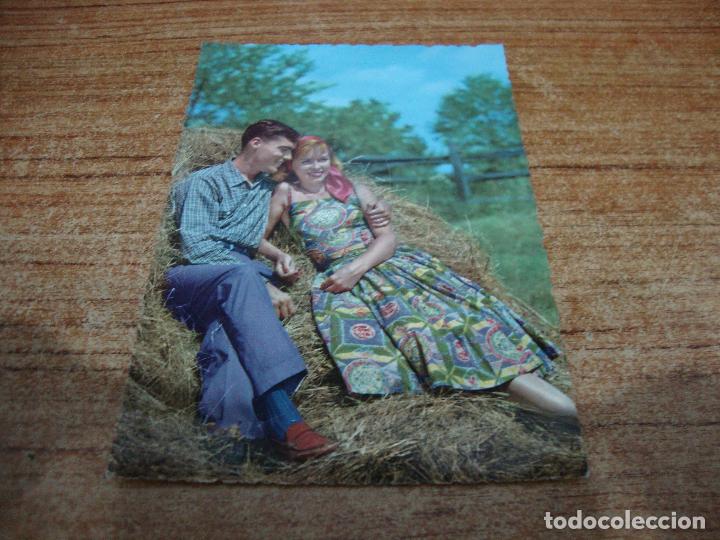 Postais: POSTAL PAREJA ENAMORADOS EN EL PAJAR ESCRITA NO CIRCULADA