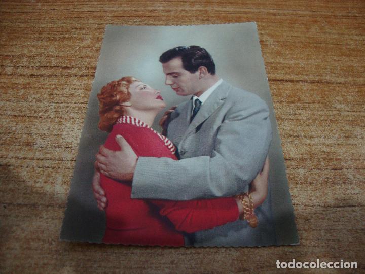 Postais: POSTAL PAREJA ENAMORADOS PARA BESARSE NUEVA