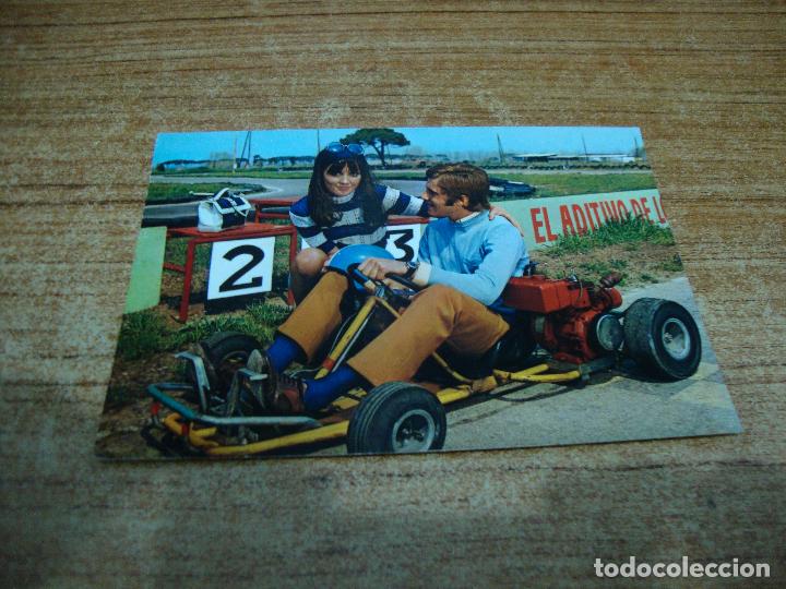 Cartoline: POSTAL PAREJA ENAMORADOS EN PISTA DE KARS NUEVA