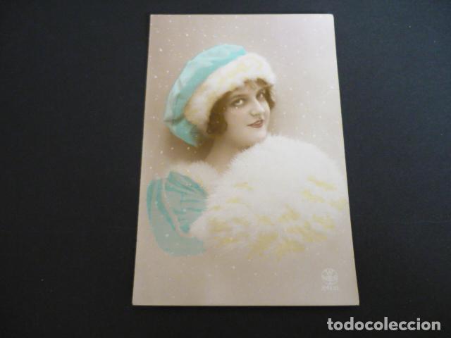 MUJER ELEGANTE POSTAL
