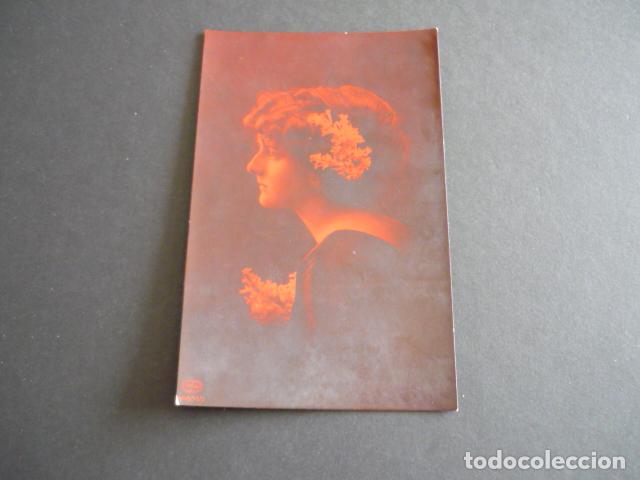 MUJER ELEGANTE POSTAL