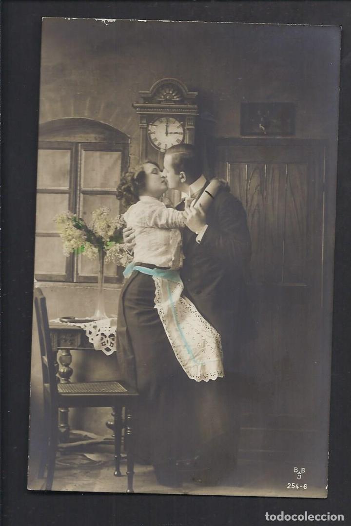 Tarjeta postal rom&aacute;ntica.