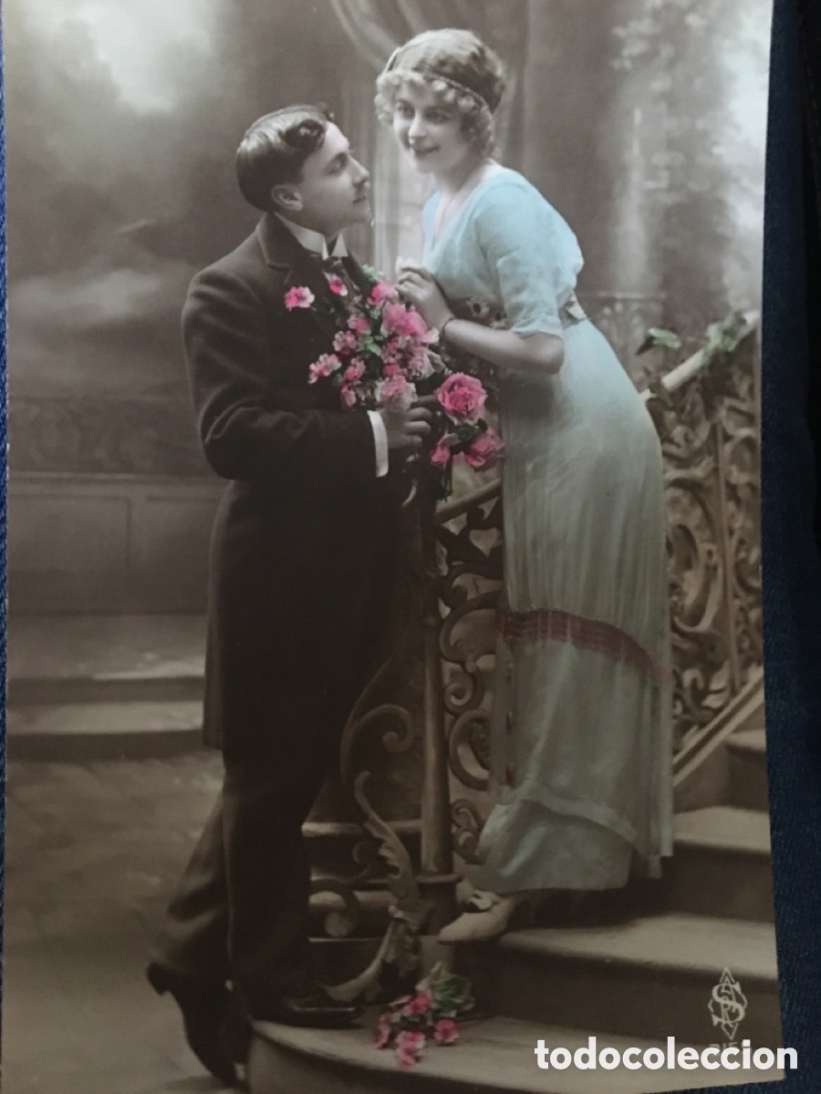 Postales: Pareja con ramo coloreado - Foto 1