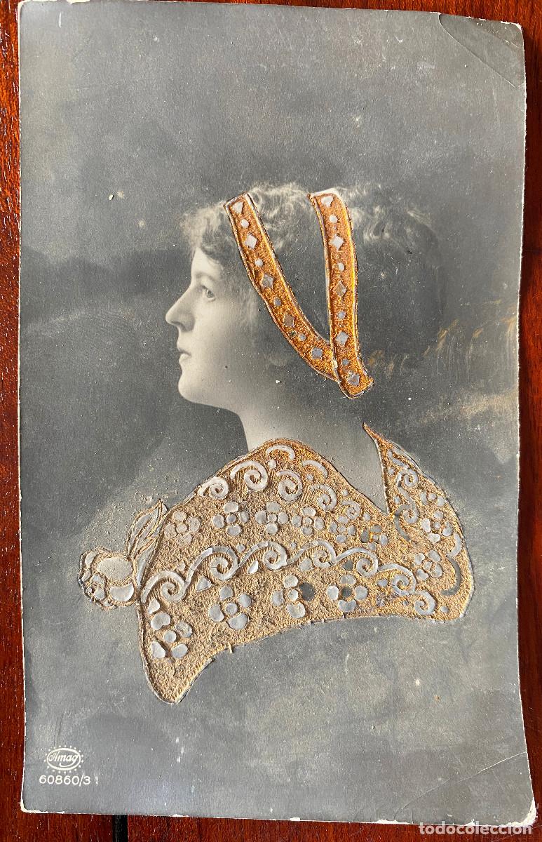 Postkarten: FOTO POSTAL DE MUJER, CON MANTILLA COLOREADA A RELIEVE, NO CIRCULADA. ED. AMAG.