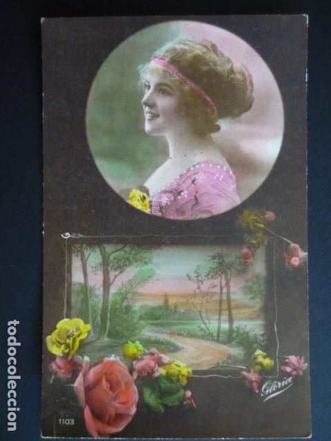 MUJER ELEGANTE POSTAL