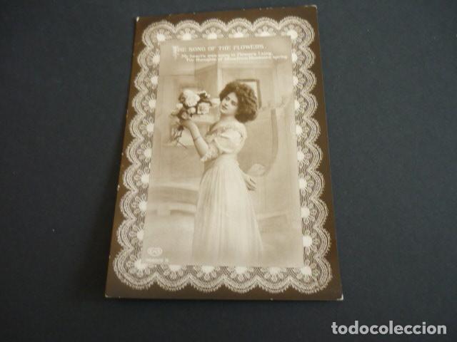 Cartoline: MUJER CON FLORES POSTAL