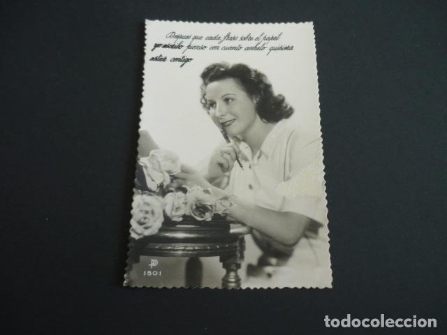 Postales: MUJER CON FLORES POSTAL - Foto 1