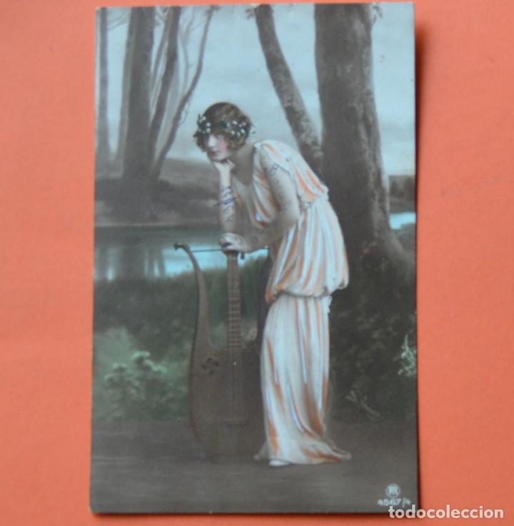 Postkarten: MUJER CON INSTRUMENTO - CIRCULADA CON SELLO ALFONSO XII