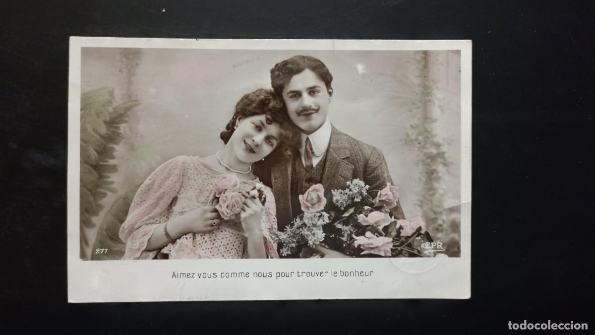 Postcards: Postal antigua de una pareja