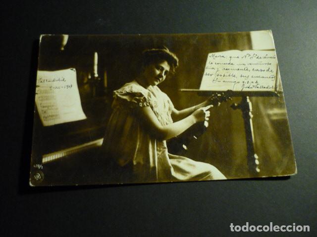 MUJER CON VIOLIN POSTAL
