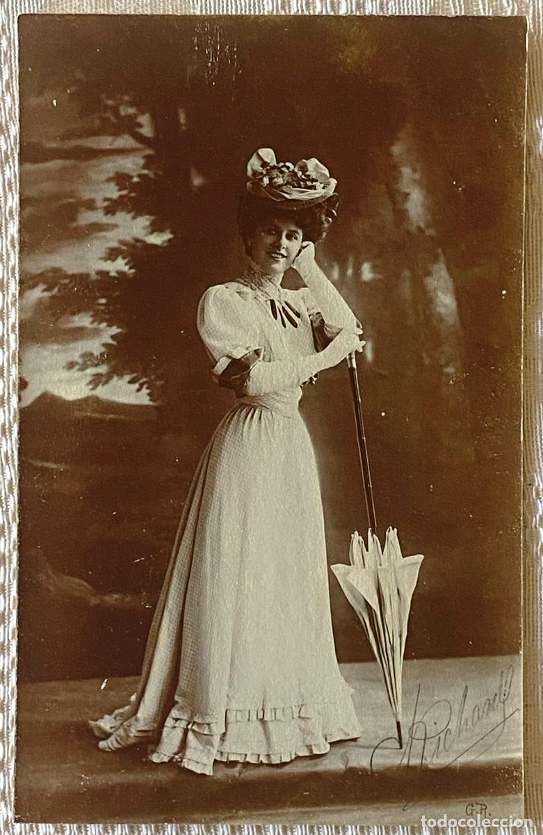 Postkarten: POSTAL DE MUJER ELEGANTEMENTE VESTIDA, NO CIRCULADA.