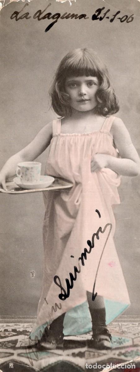 Cartoline: NI&Ntilde;A CON VESTIDO DE &Eacute;POCA