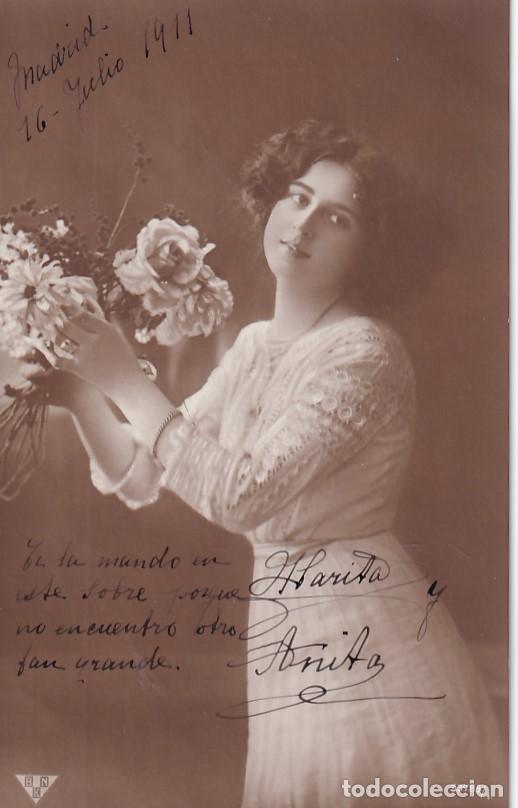 Postais: POSTAL MUJER CON FLORES . ESCRITA. SIN CIRCULAR.