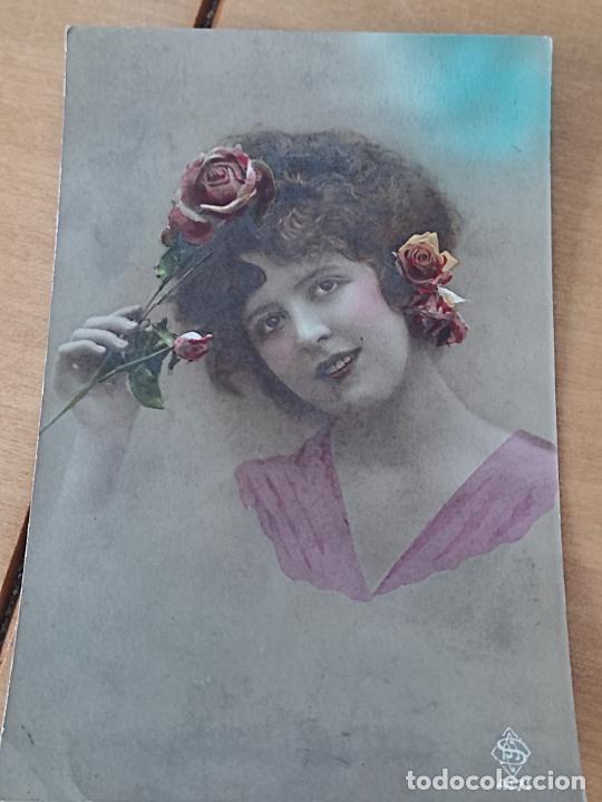 Cartoline: DAMA CA 1900 FLORES CABEZA POSTAL COLOREADA CIRCULADA
