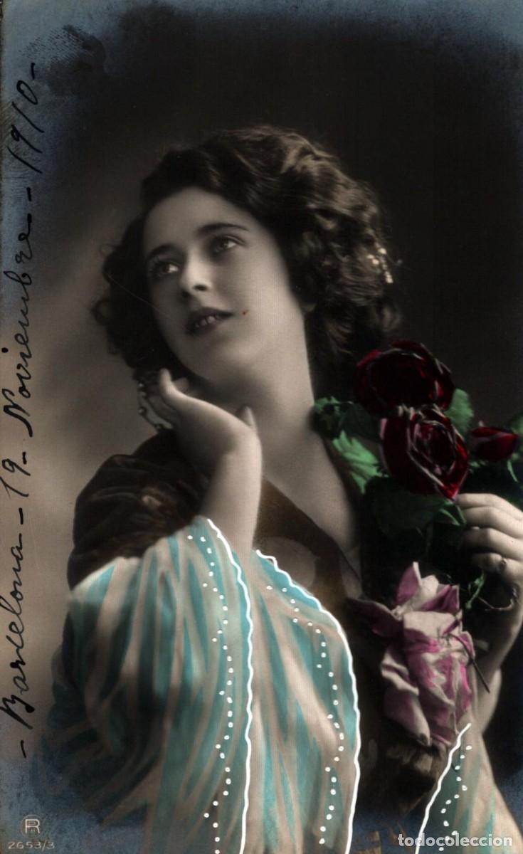 Postales: bella se&ntilde;orita con flores escrita