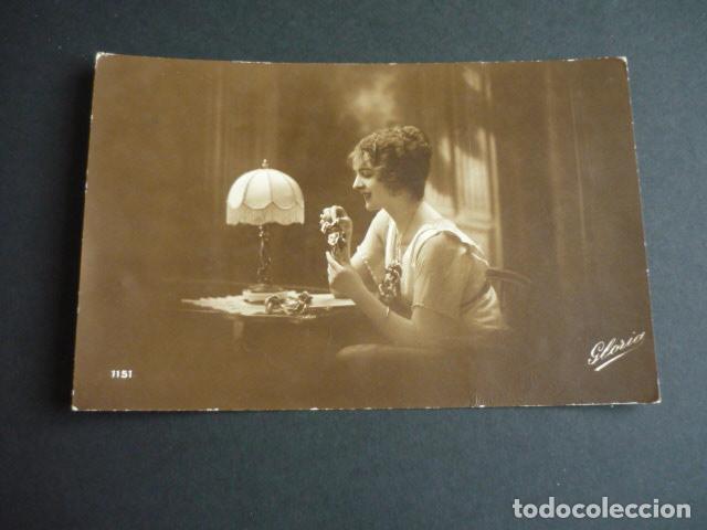 Postales: MUJER ELEGANTE POSTAL - Foto 1
