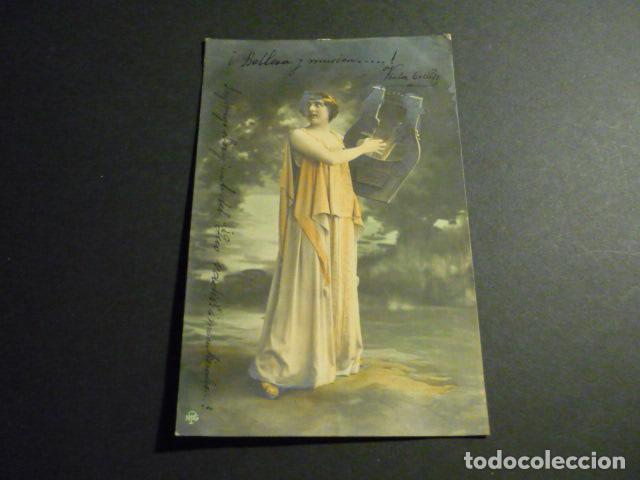 MUJER ELEGANTE POSTAL