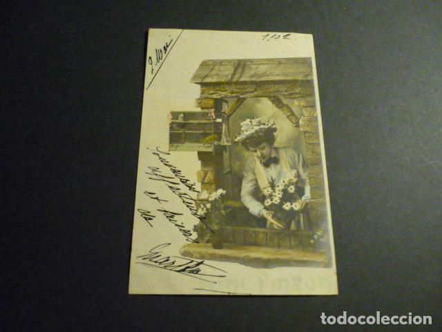Postales: MUJER EN VENTANA POSTAL - Foto 1