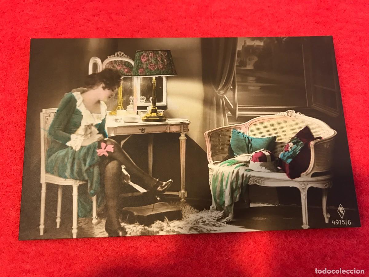 Cartoline: POSTAL. MUJER EN SU HABITACI&Oacute;N. NO ESCRITA