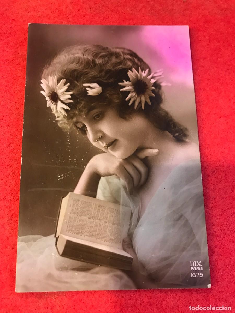 Cartoline: POSTAL. MUJER LEYENDO UN LIBRO. NO ESCRITA