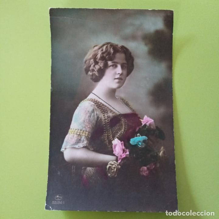 ANTIGUA POSTAL COLOREADA. DAMA