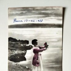 Postales: PAISAJE CON DAMA. POSTAL FIRMADA EN BAENA. 1921.