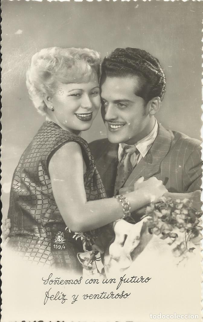 Postais: Postal Pareja joven. So&ntilde;emos con un futuro feliz y venturoso. Blanco y negro. 9x14 cm. A&ntilde;os 1950.