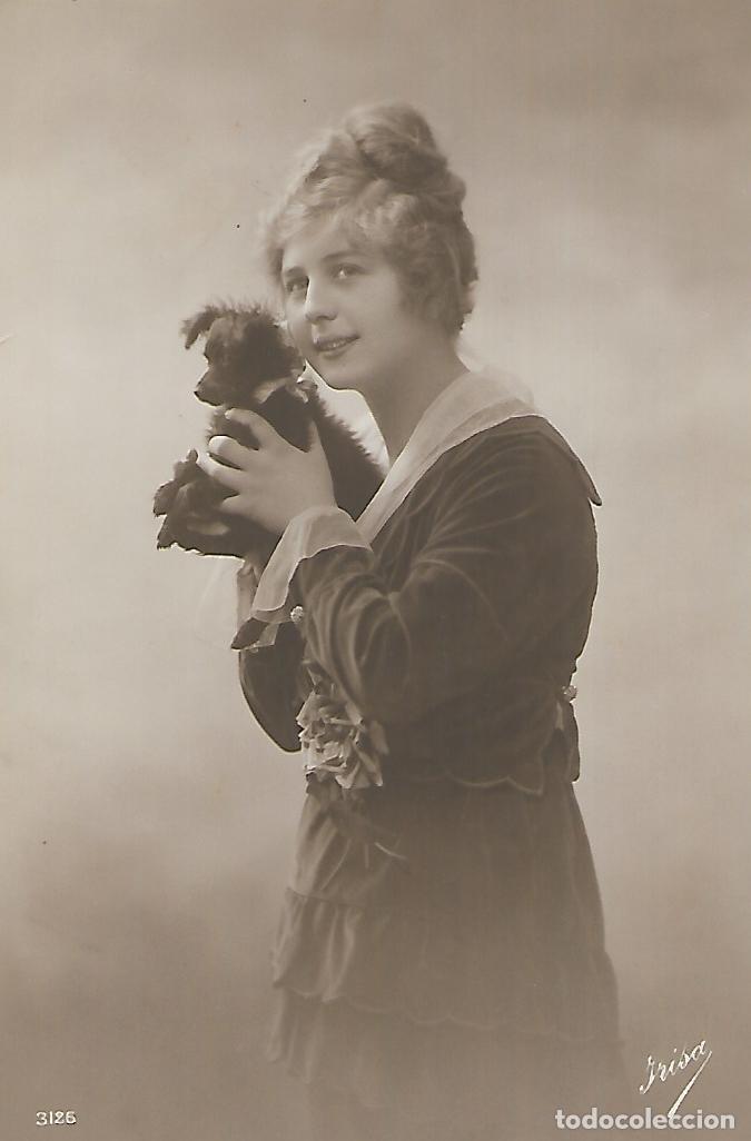 Postcards: ANTIGUA POSTAL-DAMA CON PERRITO (Principios 1900)