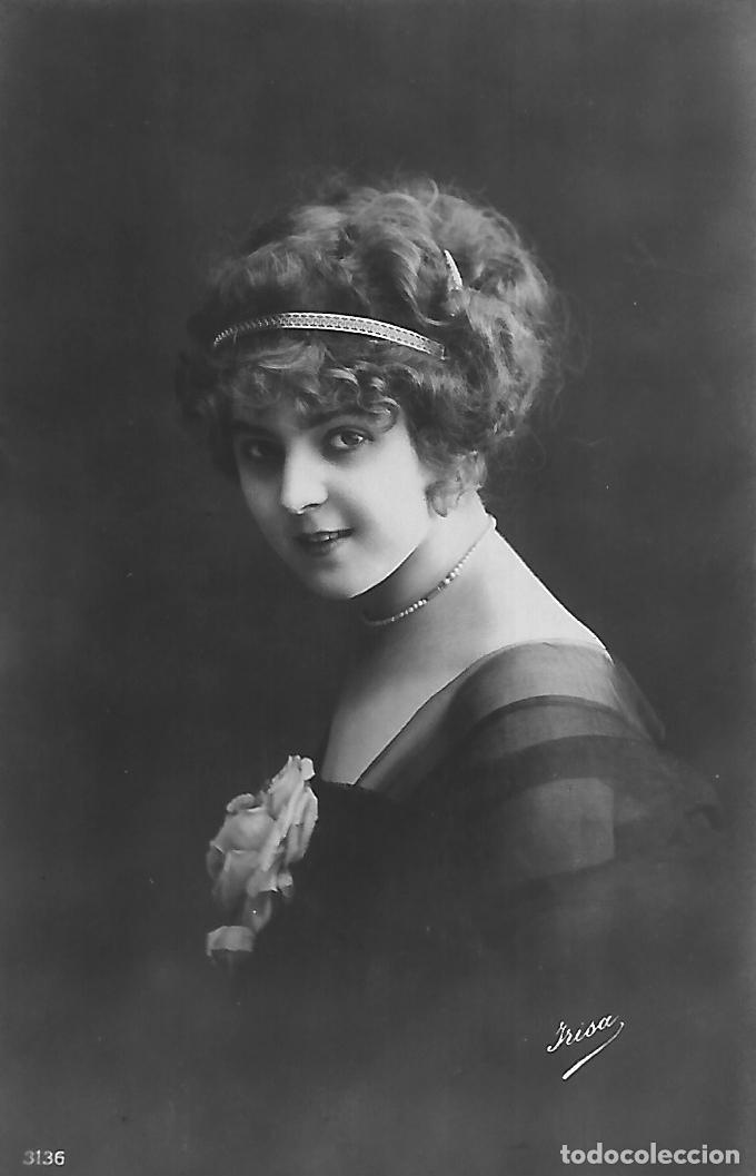 Postcards: ANTIGUA POSTAL-DAMA CON FLORES Y DIADEMA (Principios 1900)