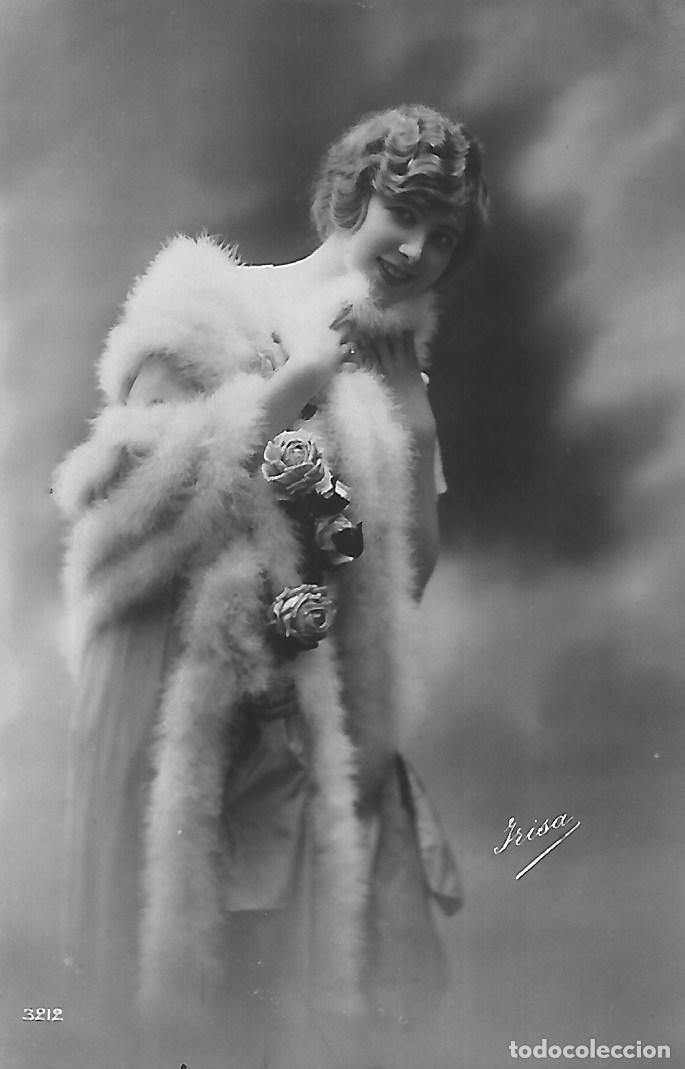 Postcards: ANTIGUA POSTAL-DAMA CON FLORES (Principios 1900)