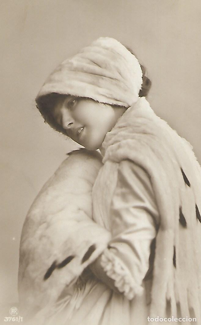 Postcards: ANTIGUA POSTAL-DAMA EN INVIERNO (1913)