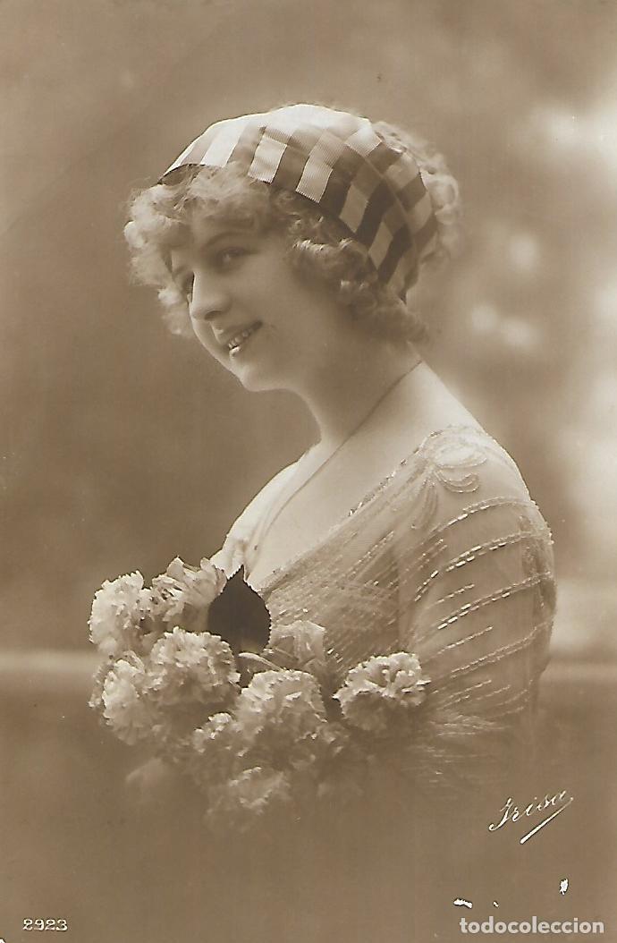 Cartes Postales: ANTIGUA POSTAL-DAMA CON FLORES Y PA&Ntilde;UELO EN LA CABEZA (Principios 1900)