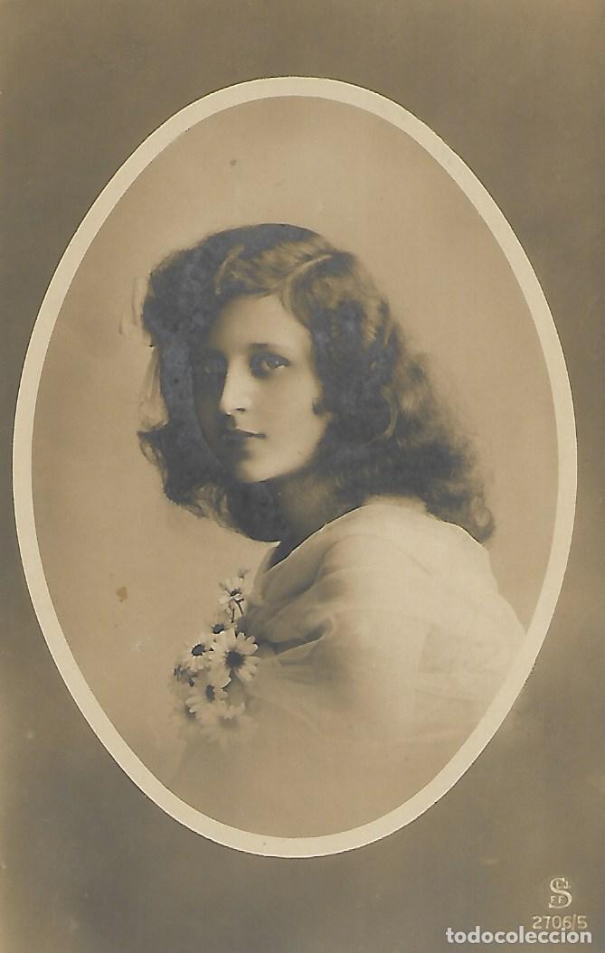 Postcards: ANTIGUA POSTAL-DAMA EN OVALO CON EL PELO SUELTO (1913)