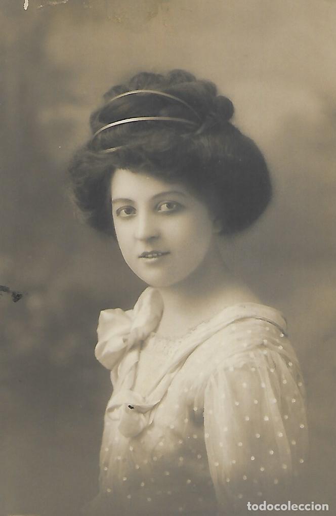 Postcards: ANTIGUA POSTAL-DAMA CON PEINADO CURIOSO (Principios 1900)