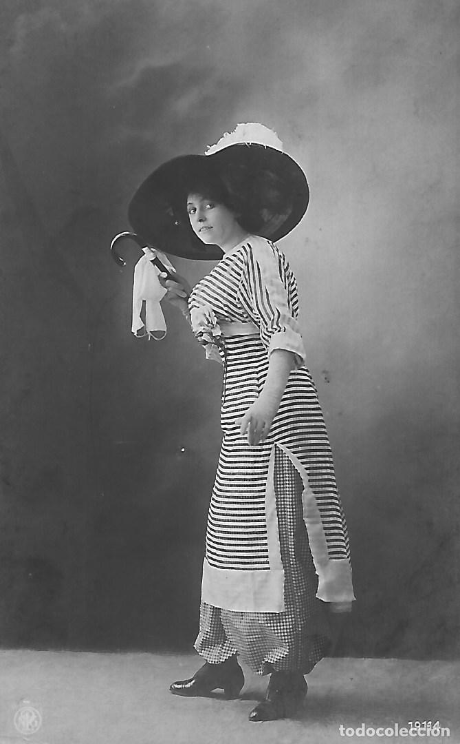 Postcards: ANTIGUA POSTAL-ELEGANTE DAMA CON PARAGUAS Y SOMBRERO (Principios 1900)