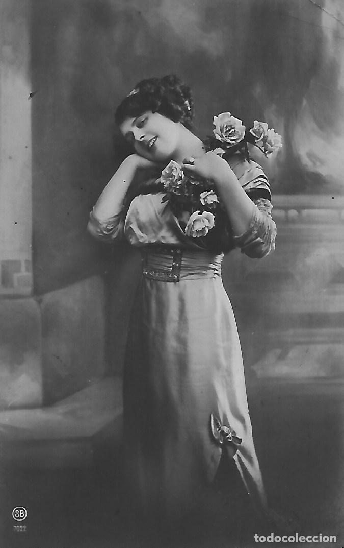 Postales: ANTIGUA POSTAL-DAMA CON FLORES (1912)