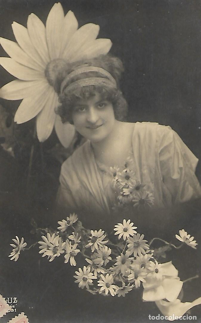 Postkarten: ANTIGUA POSTAL-DAMA CON FLORES (1917)