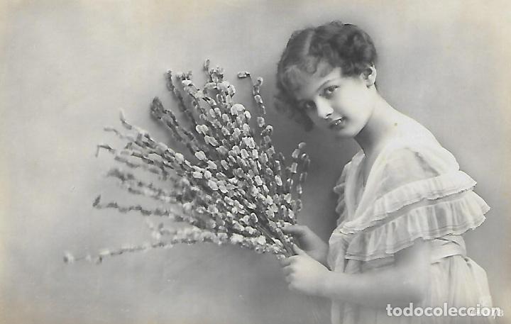 Postkarten: ANTIGUA POSTAL-DAMA CON FLORES (Principios 1900)