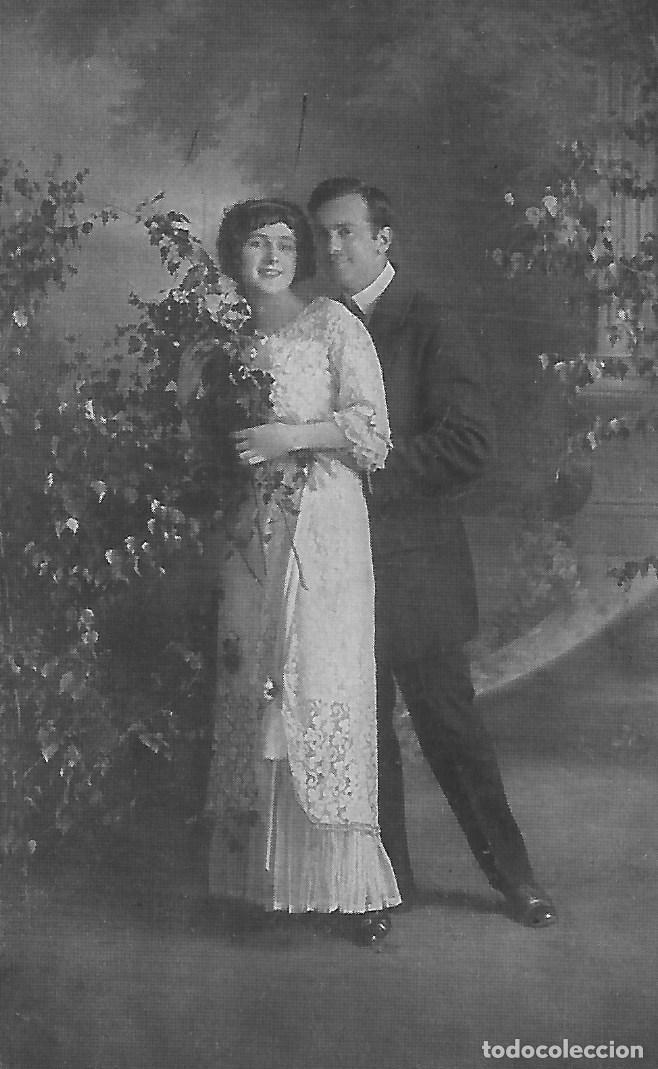 Postais: ANTIGUA POSTAL-PAREJA CON FLORES (Principios 1900)