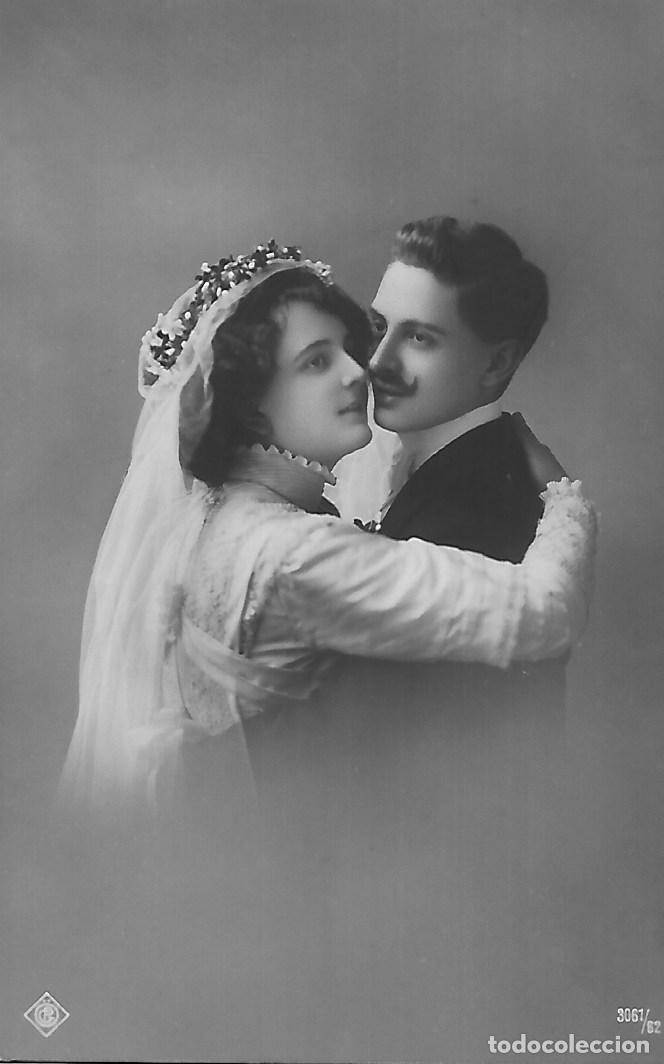 Postais: ANTIGUA POSTAL-PAREJA ABRAZ&Aacute;NDOSE (Principios 1900)