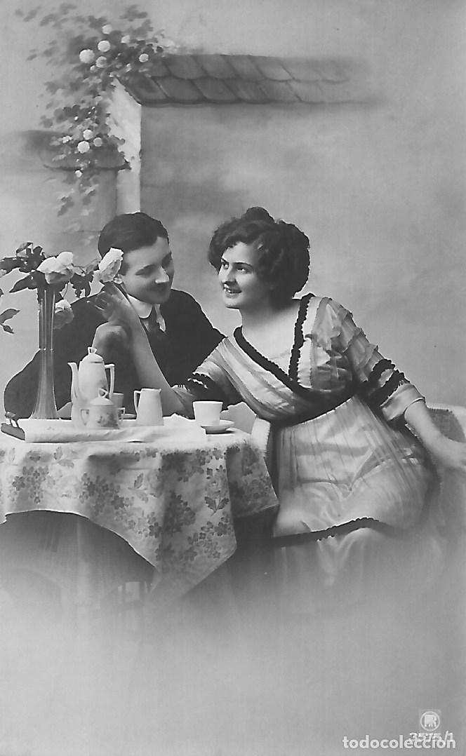 Postais: ANTIGUA POSTAL-PAREJA DESAYUNANDO (1912)