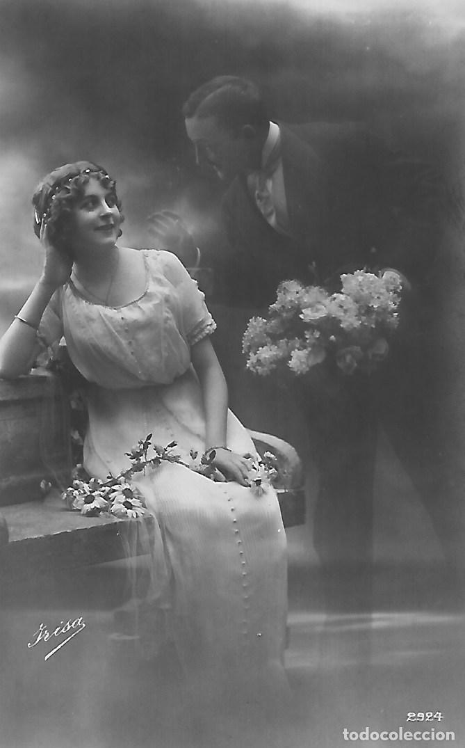 Postais: ANTIGUA POSTAL-PRESENTE DE RAMO DE FLORES (Principios 1900)