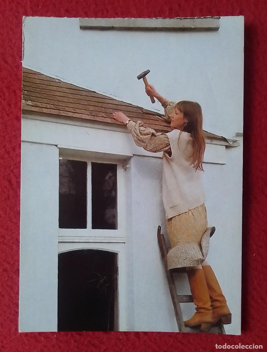 Postais: POSTAL CARTE POSTALE POST CARD MUJER REPARANDO ARREGLANDO TEJADO TECHO..LE FILLE SUR LE TOIT...