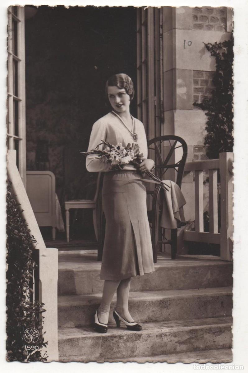 Postcards: Postal francesa a&ntilde;os 30- escrita-Rom&aacute;ntica-mujer con flores