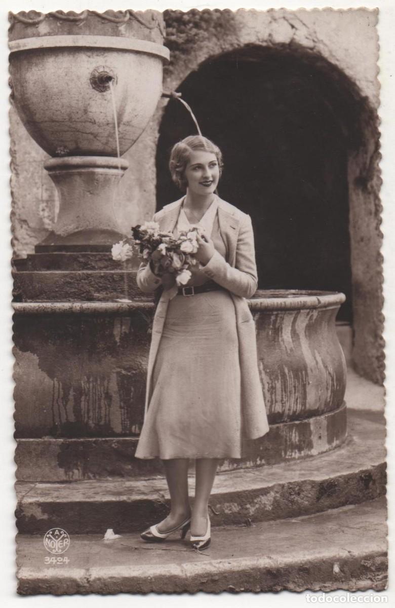 Postcards: Postal francesa a&ntilde;os 30- escrita-Rom&aacute;ntica-mujer con flores