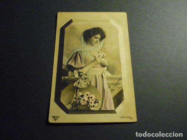 Postales: MUJER CON FLORES ANTIGUA POSTAL