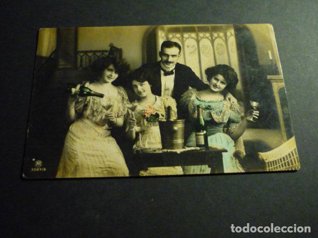 GRUPO CON CHAMPAGNE POSTAL