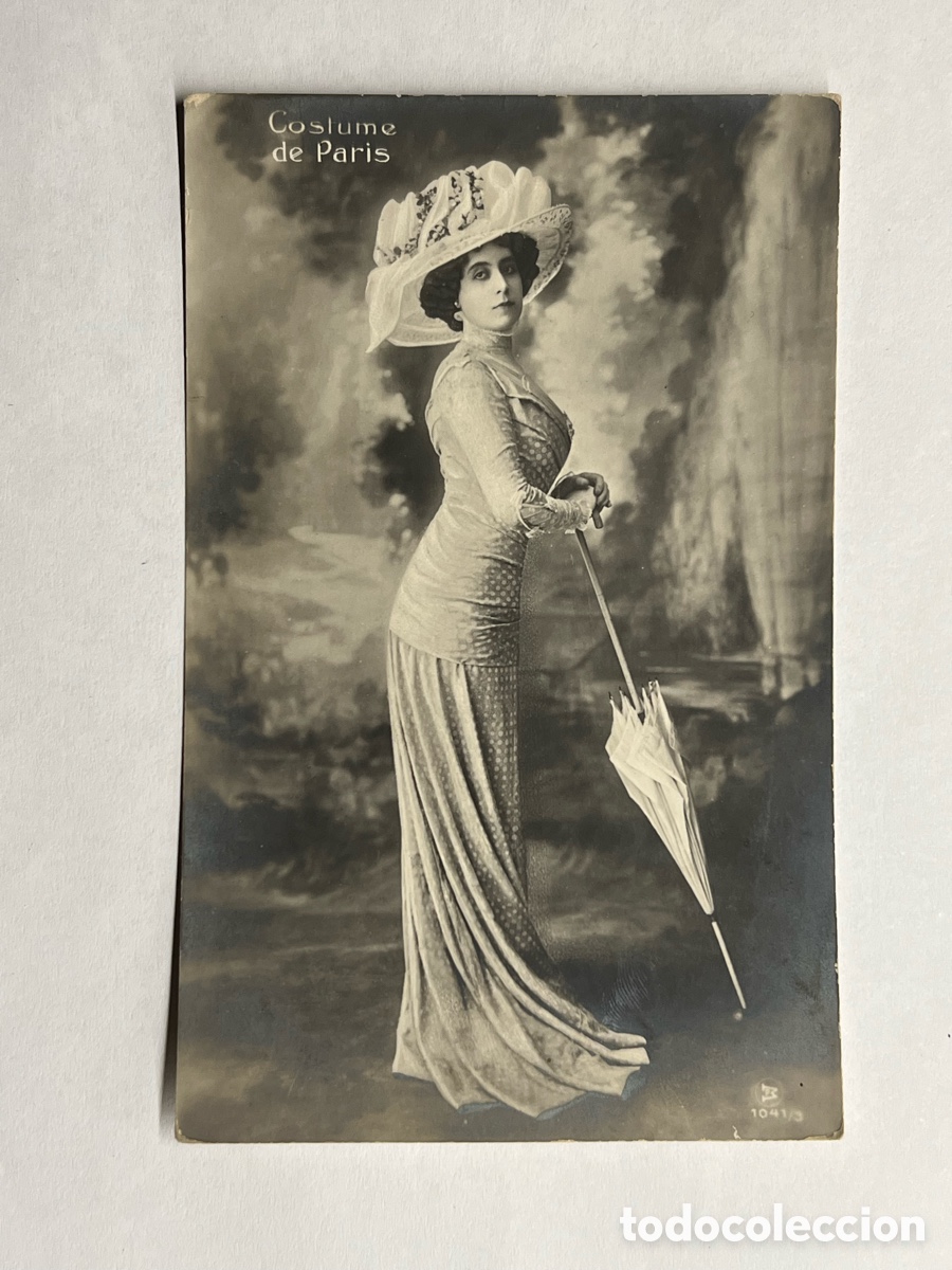 Postais: COSTUME DE PARIS. POSTAL ROM&Aacute;NTICA. DAMA DE LA &Eacute;POCA, CON GRAN SOMBRERO Y SOMBRILLA